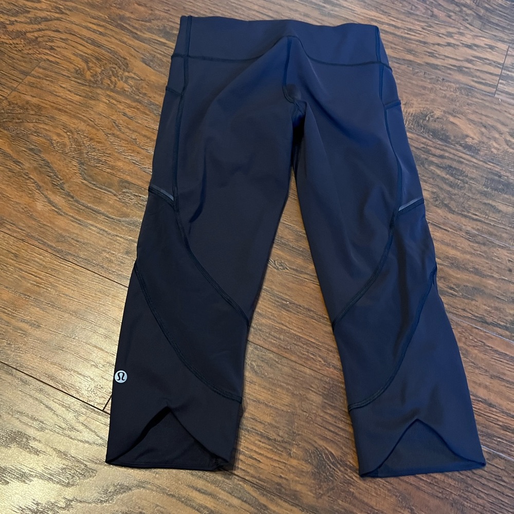 Lululemon 3/4 Cropped Leggings with side phone pockets
